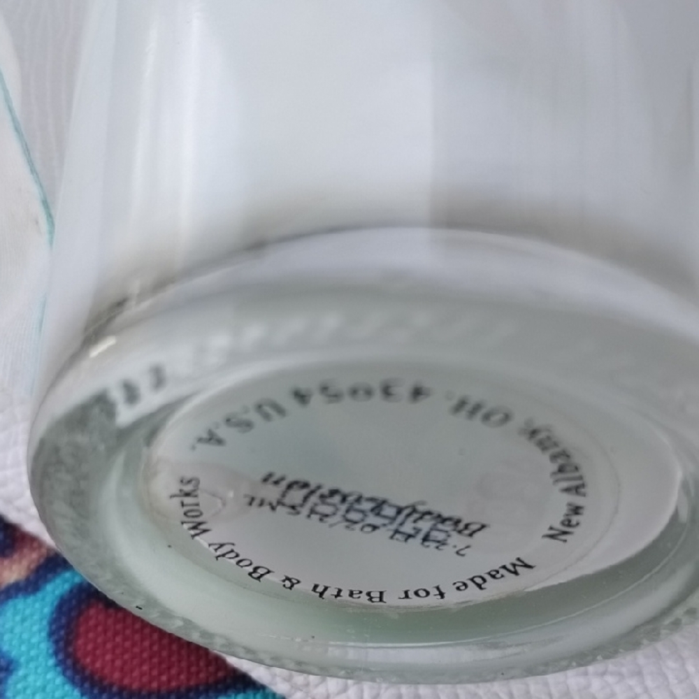 Rare Bath & Body Works White Floral Body Lotion In Thick Glass Keepsake - Picture 2 of 5